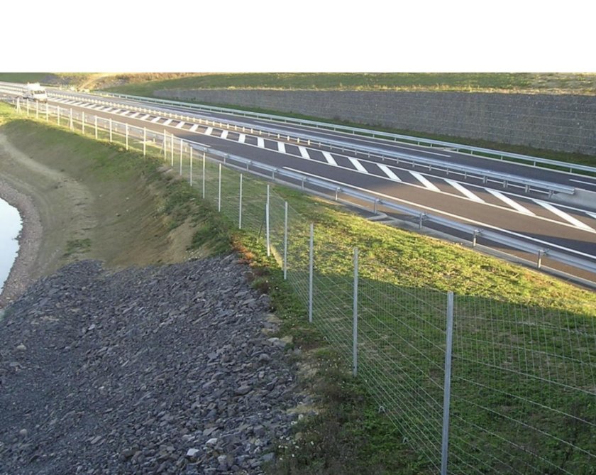 Ограждение автомобильных дорог