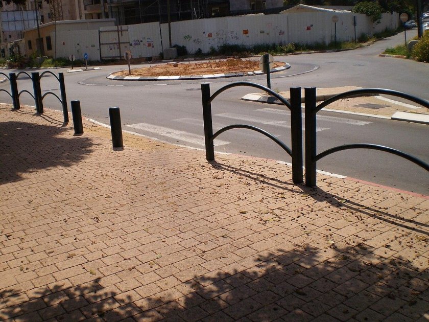 Ограждение тротуара