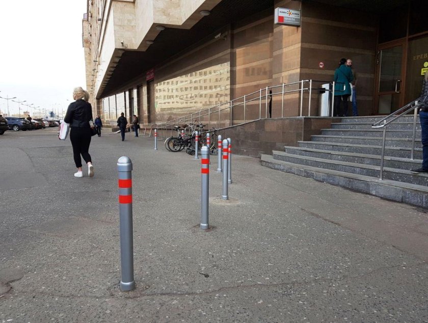 Съемный антипарковочный столбик