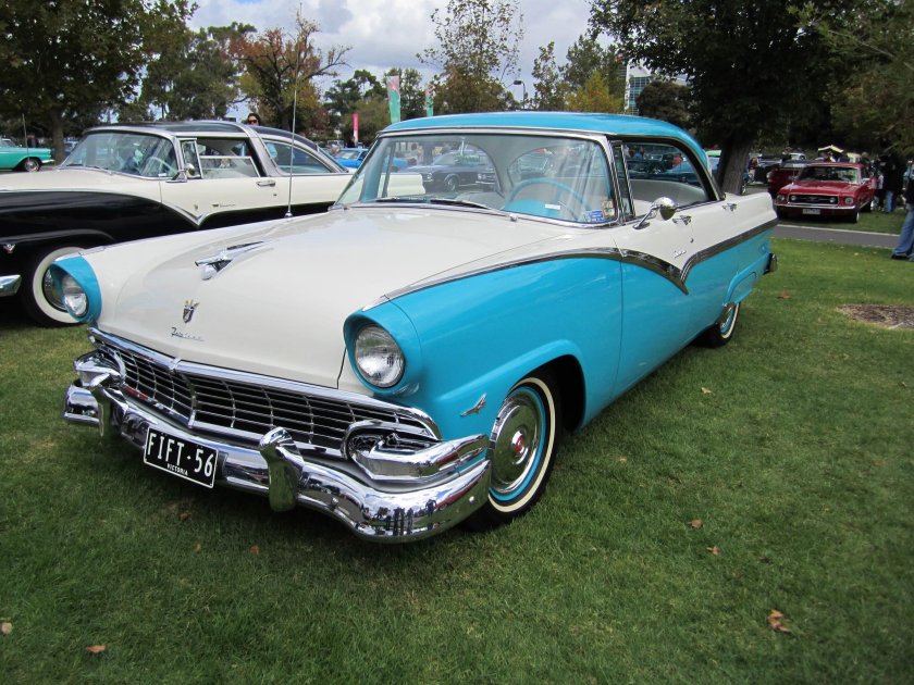 Ford Fairlane 1956