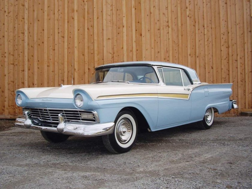 Ford Fairlane 1957