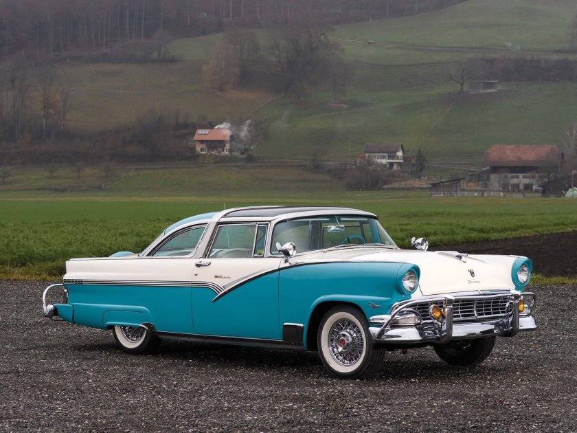 Ford Fairlane Skyliner 1956