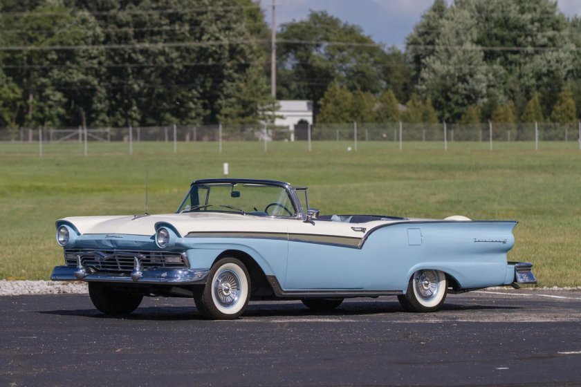 Ford Fairlane 500 Skyliner