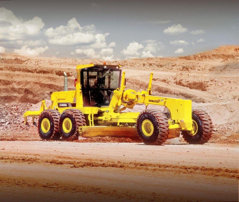 Грейдер Komatsu gd825