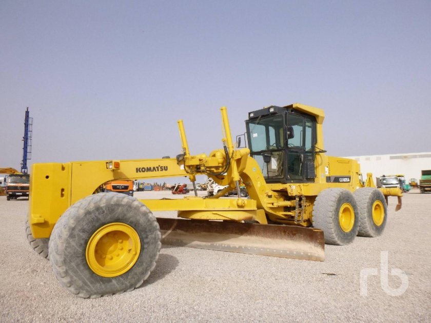 Грейдер Komatsu gd825