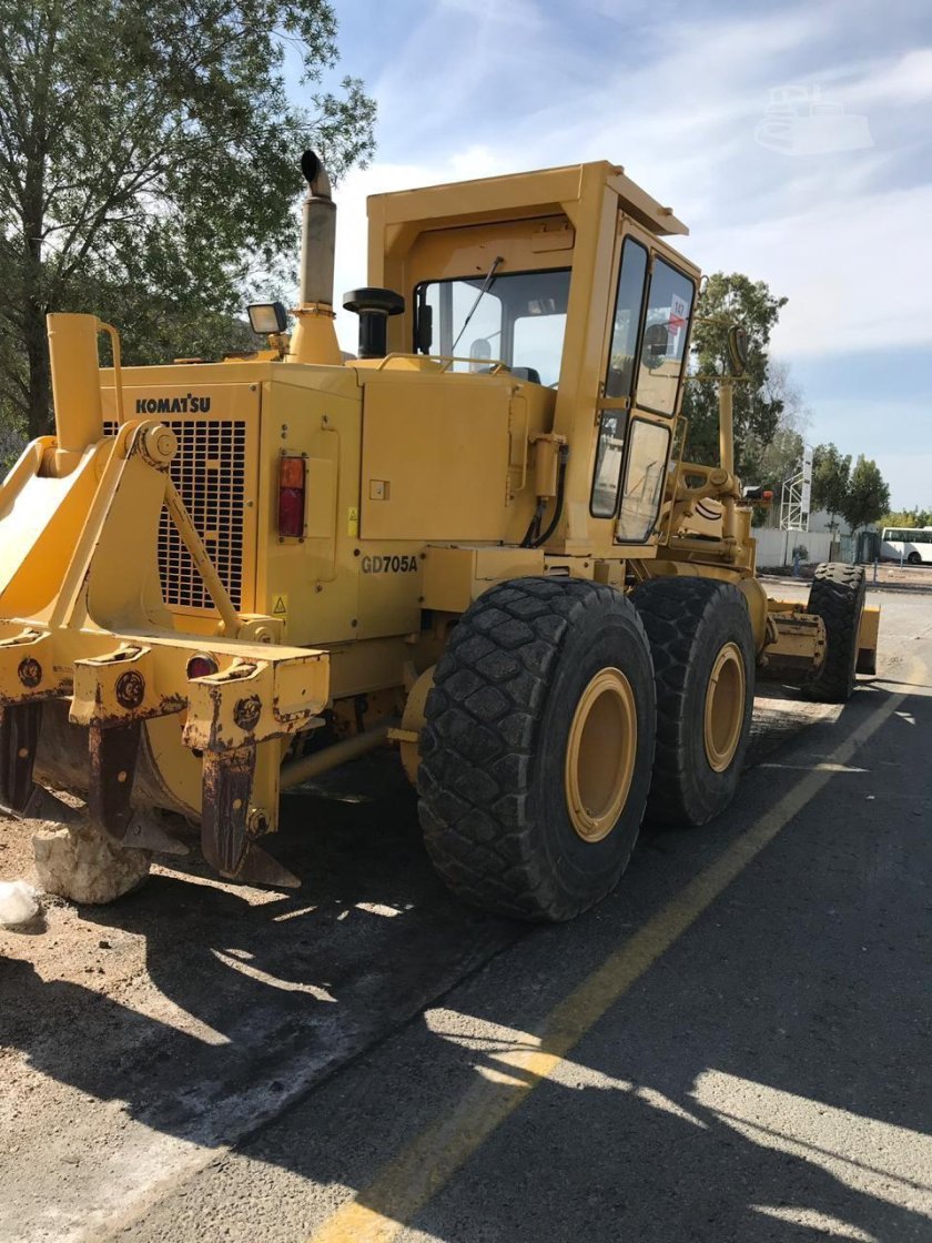 Грейдер Комацу GD 705