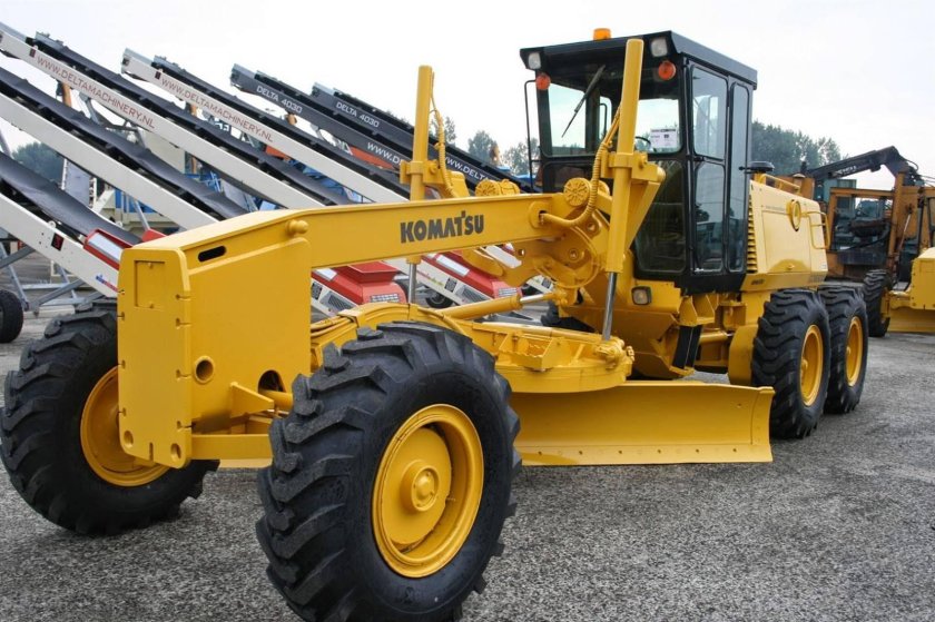 Грейдер Komatsu