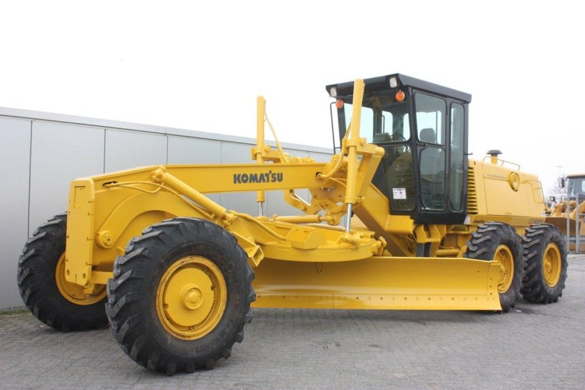 Грейдер Komatsu gd705-5