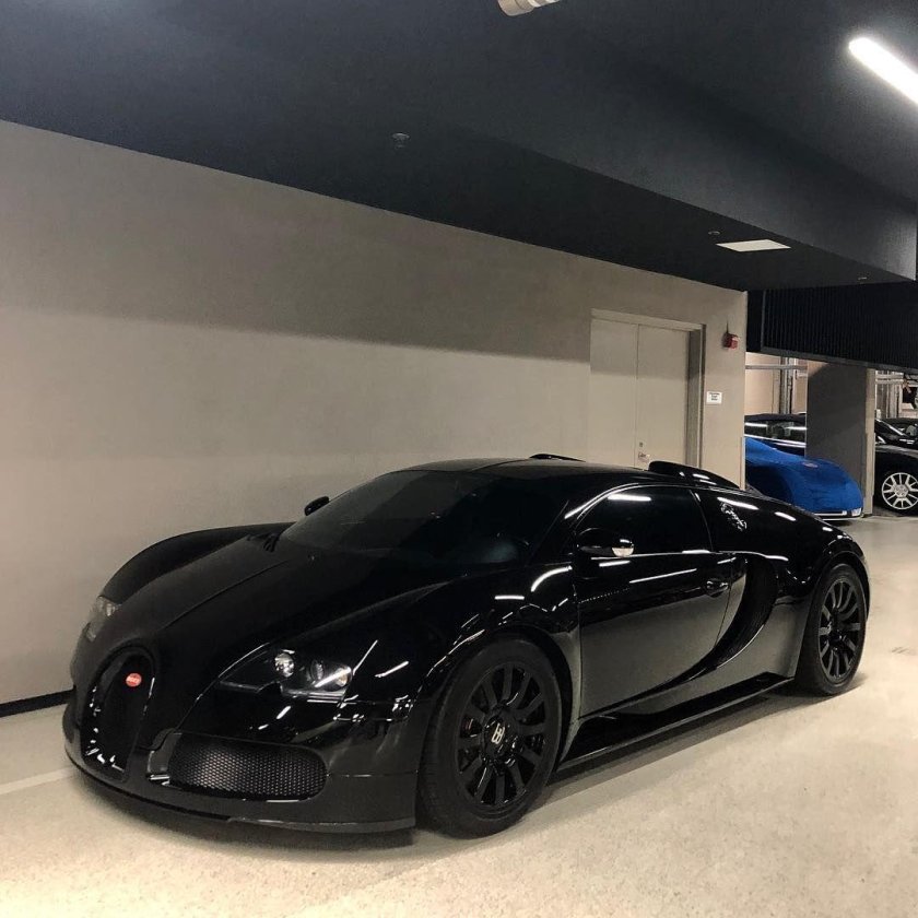 Бугатти ЧИРОН черный