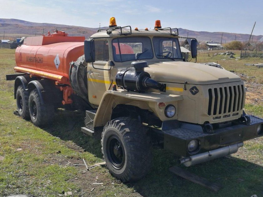 Урал 4320 топливозаправщик