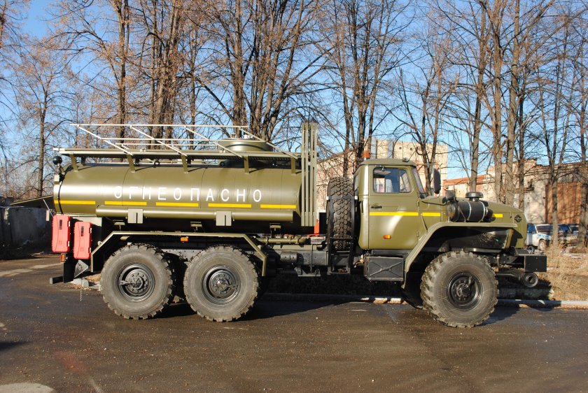 Урал 4320 бензовоз