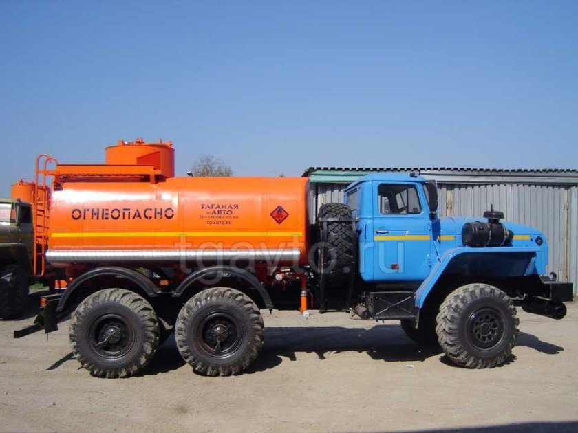 Урал 4320 бензовоз