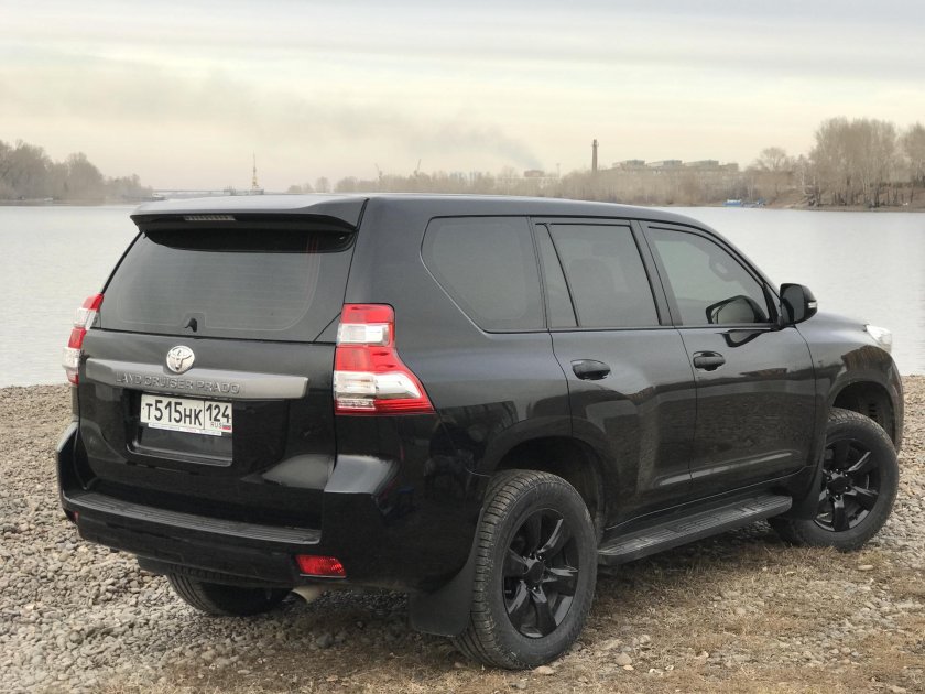 Тойота Прадо 200 черный тонированный