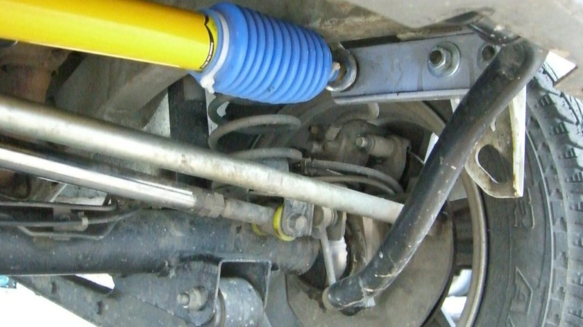 Рулевой демпфер на Сузуки Джимни