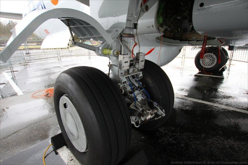 Демпфер шимми на шасси