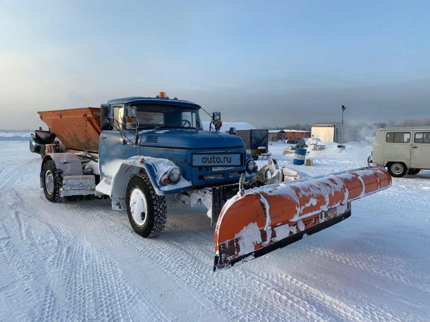 ЗИЛ 130 КДМ отвал