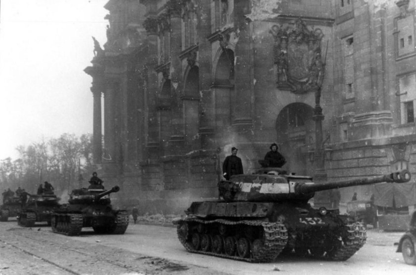 ИС-2 В Берлине