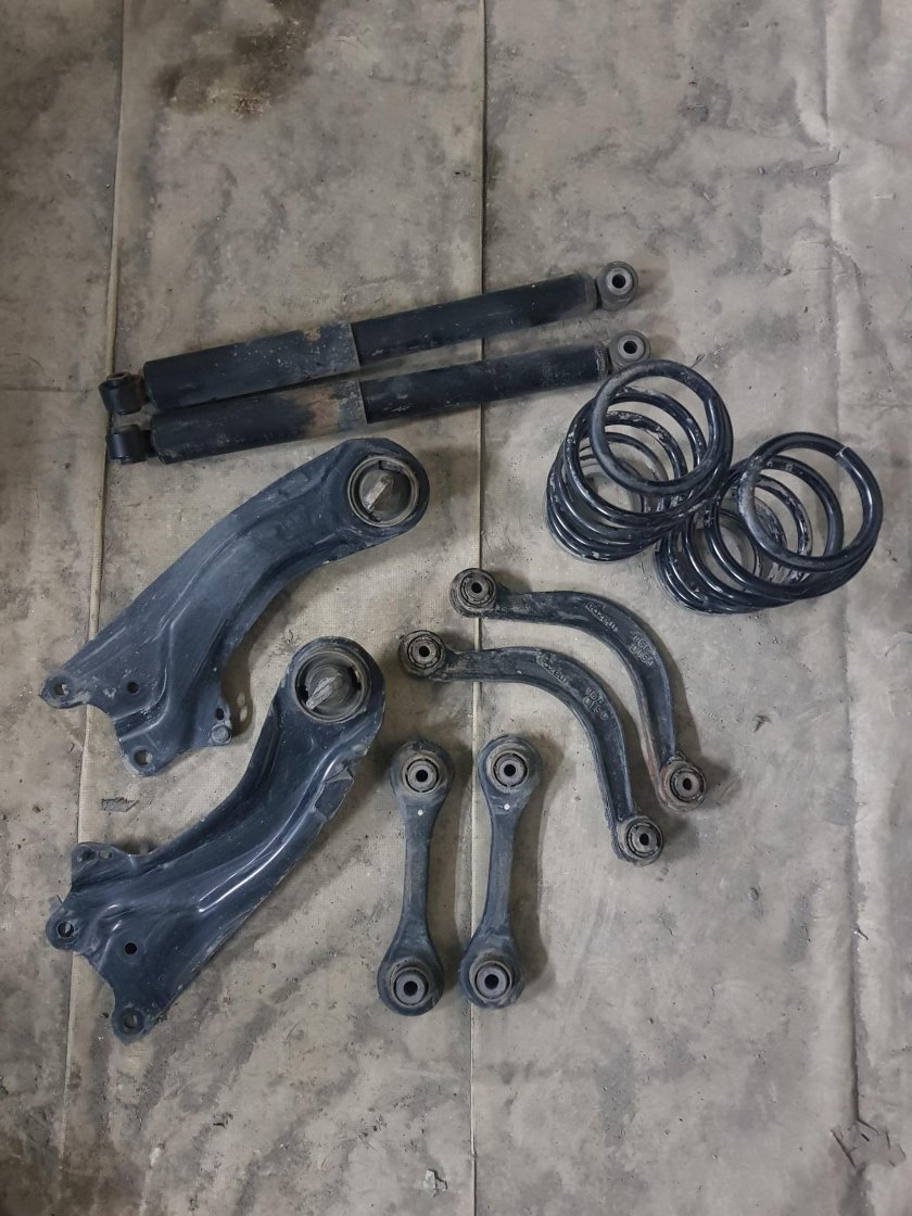 Мазда 6 2006 комплект задних рычагов