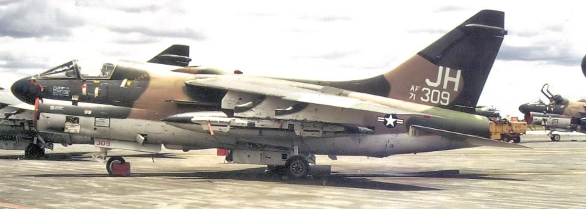 Самолет a-7 Corsair