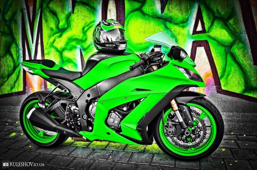 Спортбайк Сузуки кислотного цвета