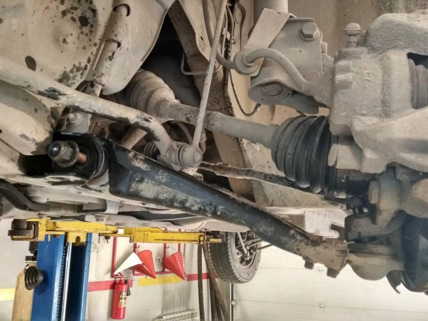 Подвеска Рено Дастер 1.6 передний привод