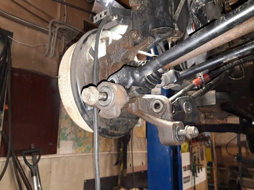 Задние сайлентблоки Рено Дастер 4х4