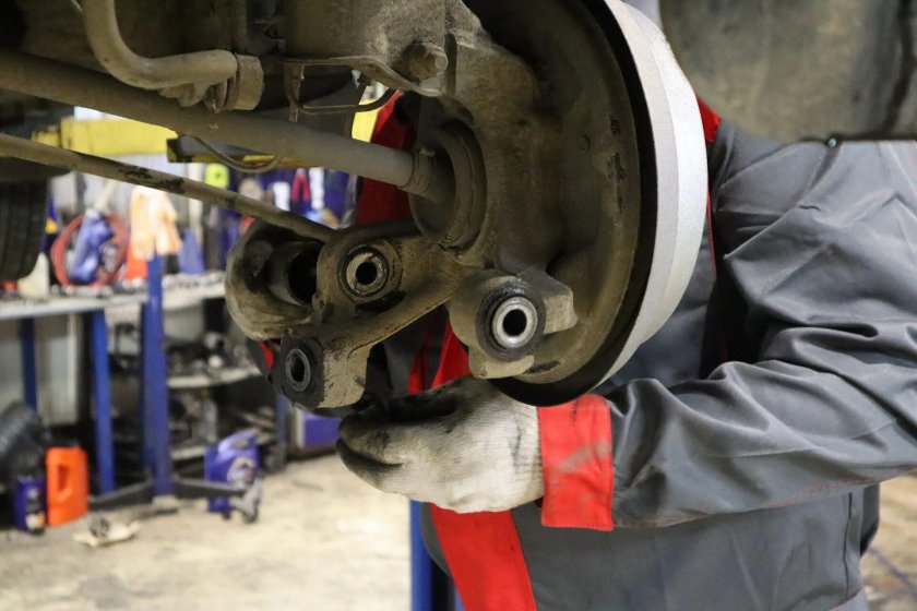 Задние сайлентблоки Рено Дастер 4х4