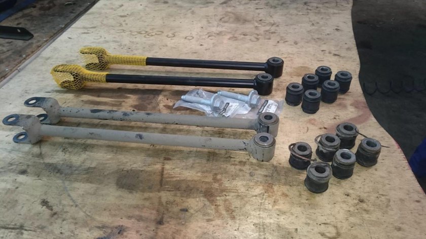 Задние сайлентблоки Дастер 4х4