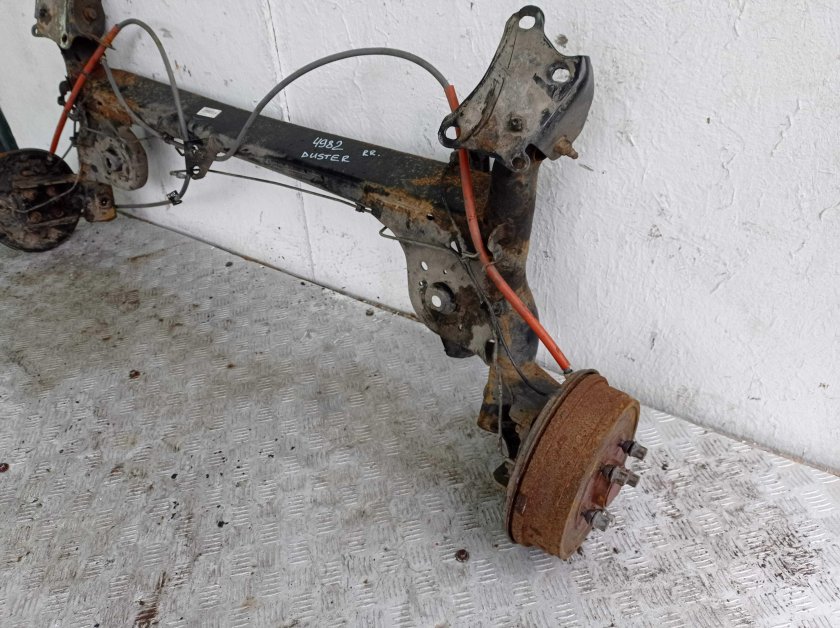 Поперечная балка на Дастер