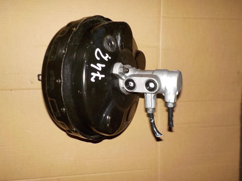 Вакуумный насос тормозов фото