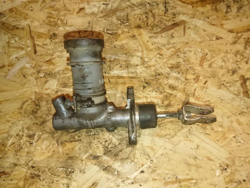 Главный цилиндр сцепления Ssang Yong Musso