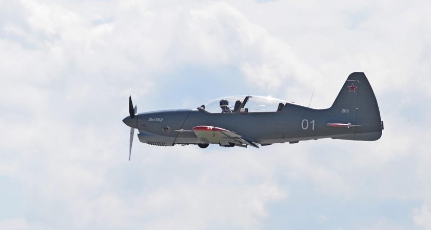 Учебный самолет як 152