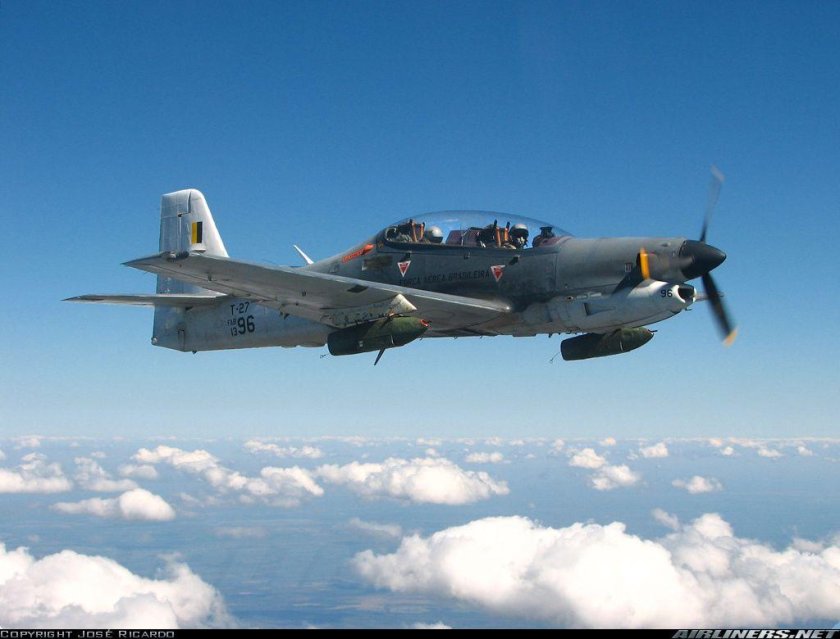 EMB-312 super Tucano