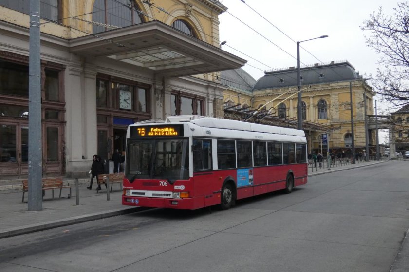 Троллейбус Икарус