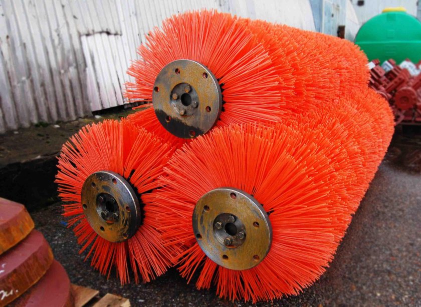 МТЗ 82 щетка подметальная