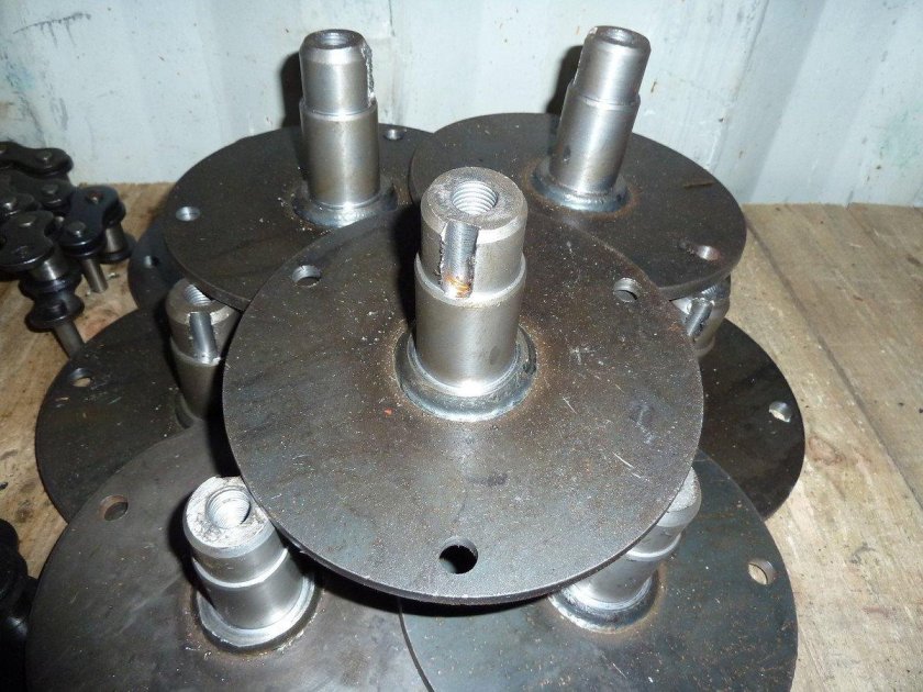 Хвостовик щетки МТЗ 82