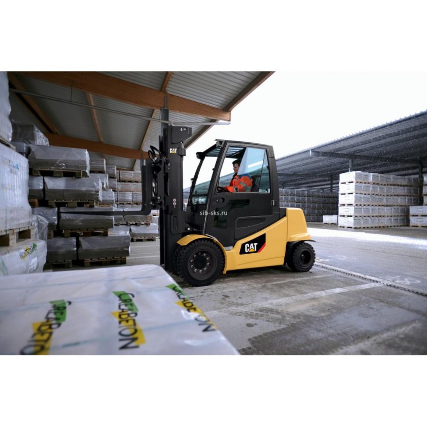 Погрузчик вилочный полноповоротный