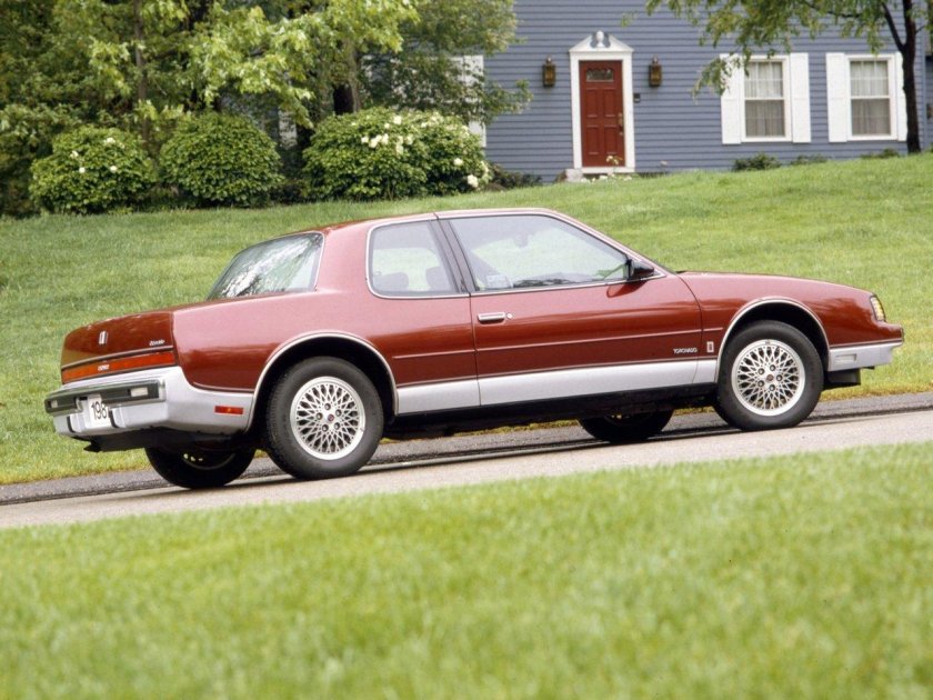 Олдсмобиль 1985