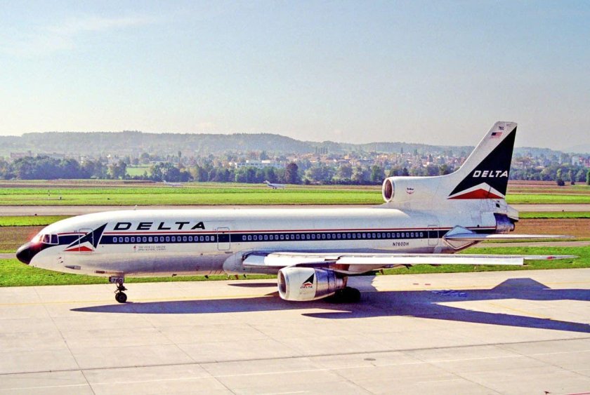 Самолет Delta