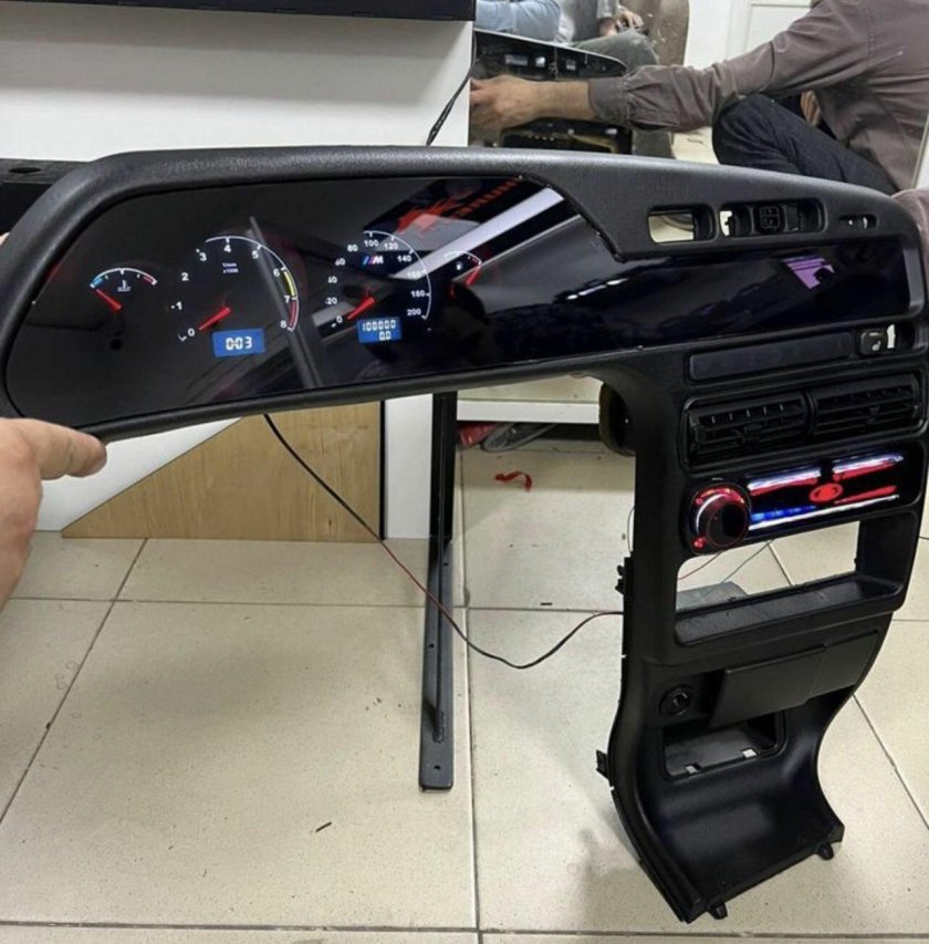 Тонированное стекло на панель приборов ВАЗ 2114