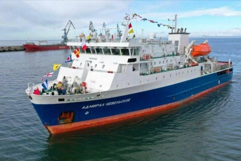 Адмирал Невельской теплоход