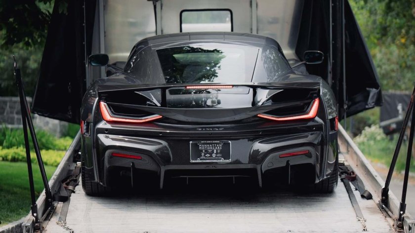 Rimac nevera сзади