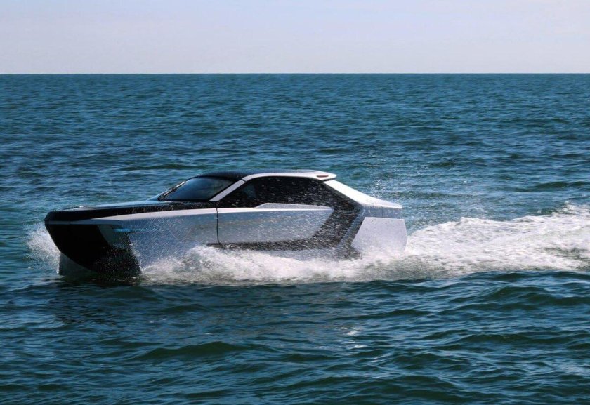 Катер который разгоняется до 80 километров в час