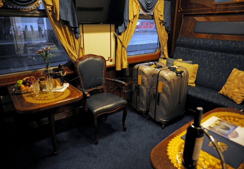 Турпоезд золотой Орел Люкс