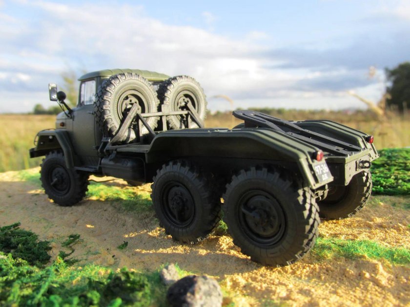 ЗИЛ-137 седельный тягач