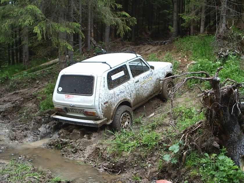Нива 4х4 в грязи