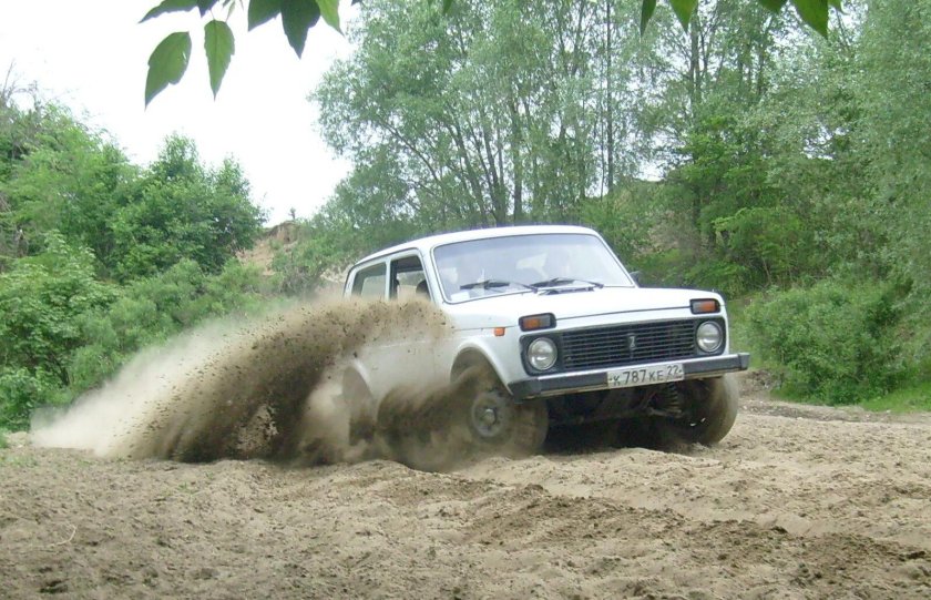 Нива 2121 в грязи