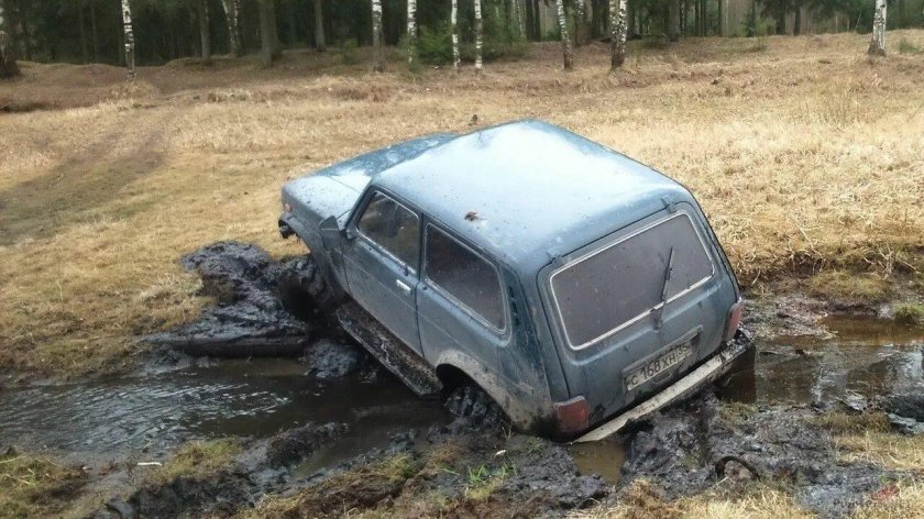 Нива 2121 в грязи