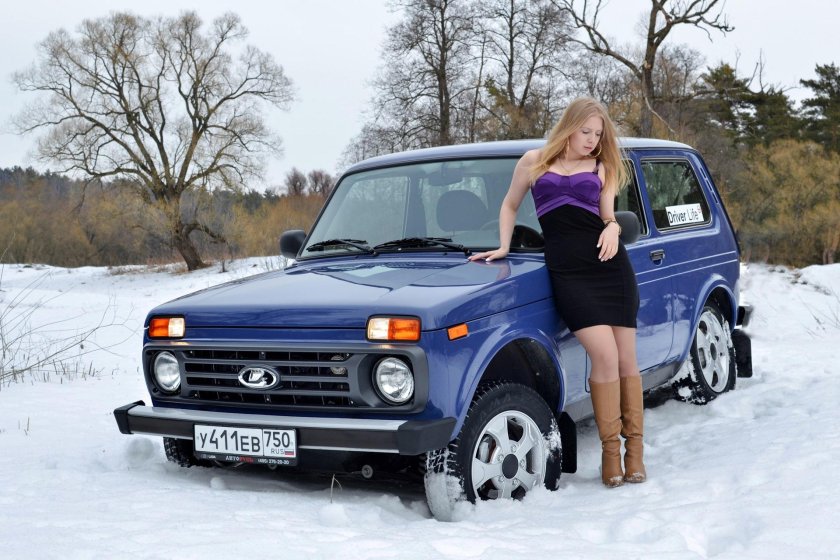 ВАЗ 2121 Нива и девушка