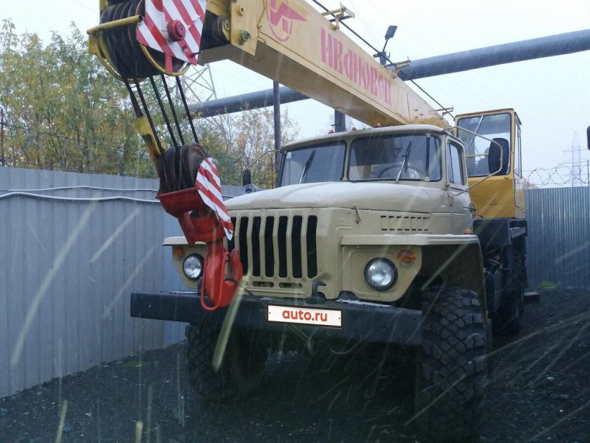 Урал 5557 автокран